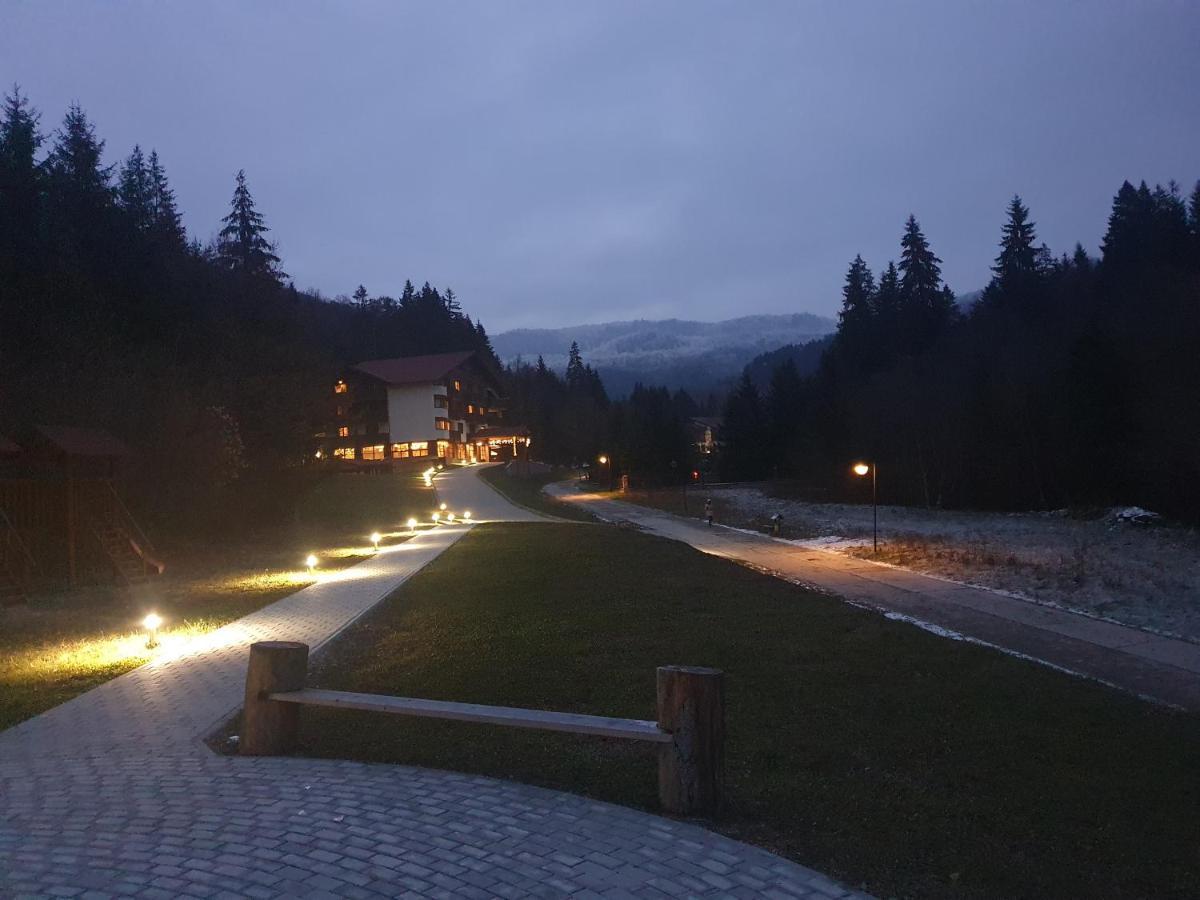 Monte Cervo Bio Hotel & Spa Covasna Exterior foto
